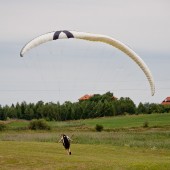 Mazurskie latanie po łące.