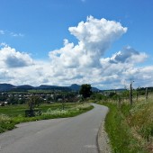 Lądowanie przy drodze, ale na drodze dla rowerów to słaby pomysł.