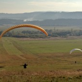 Start na paralotni., Już trochę w powietrzu.